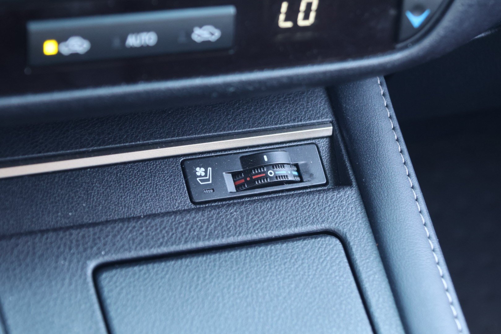 Used 2016 Lexus ES 350 w/ Premium Package w/Wood Trim FWD image 25