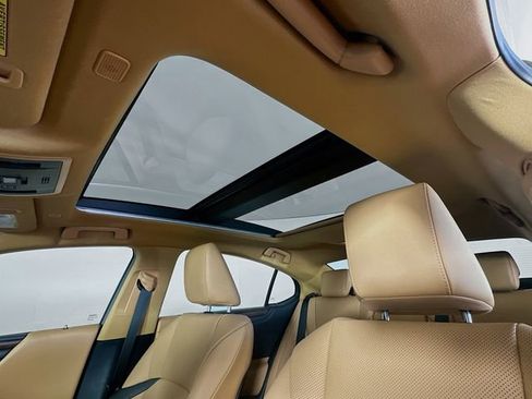 Used 2023 Lexus ES 350 w/ Premium Package FWD image 19