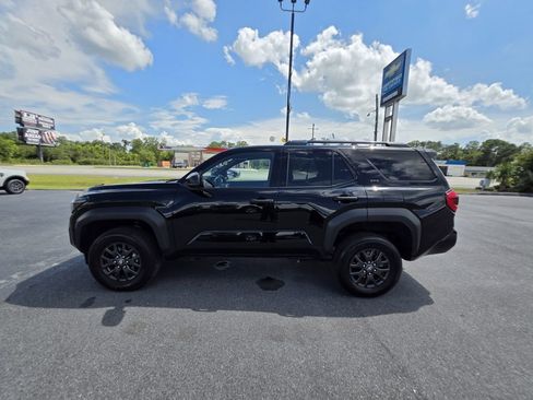 Used 2025 Toyota 4Runner SR5 AWD/4WD image 3