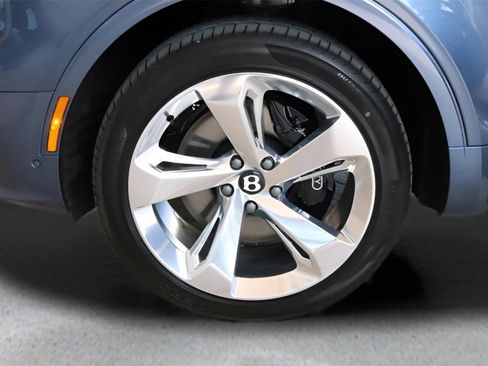 New 2025 Bentley Bentayga Extended Wheelbase image 10