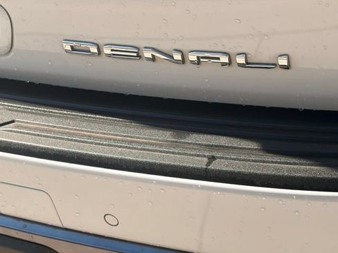 Used 2023 GMC Yukon Denali Ultimate AWD/4WD image 5