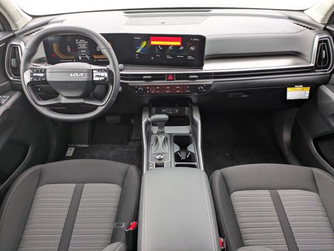 New 2026 Kia Sorento LX FWD image 16