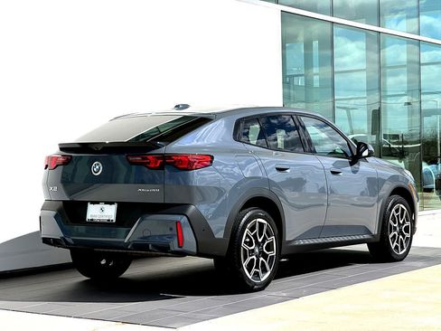 Certified 2025 BMW X2 xDrive28i AWD/4WD image 4