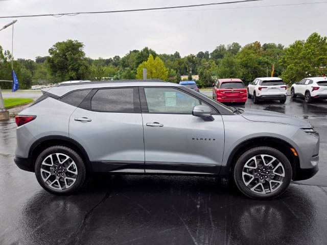 Used 2025 Chevrolet Blazer RS AWD/4WD image 9
