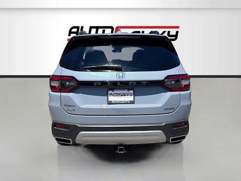 Used 2024 Honda Pilot Touring image 6