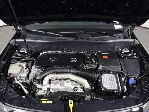Used 2025 Mercedes-Benz GLB 250 image 15