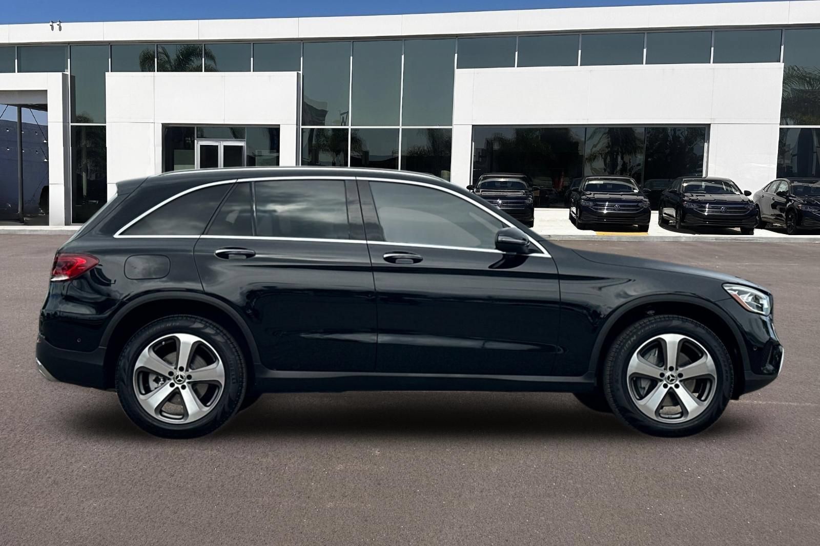 Used 2022 Mercedes-Benz GLC 300 image 2