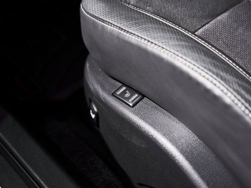 Used 2021 Nissan GT-R Premium image 40