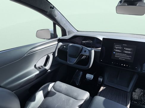 Used 2023 Tesla Model X image 60