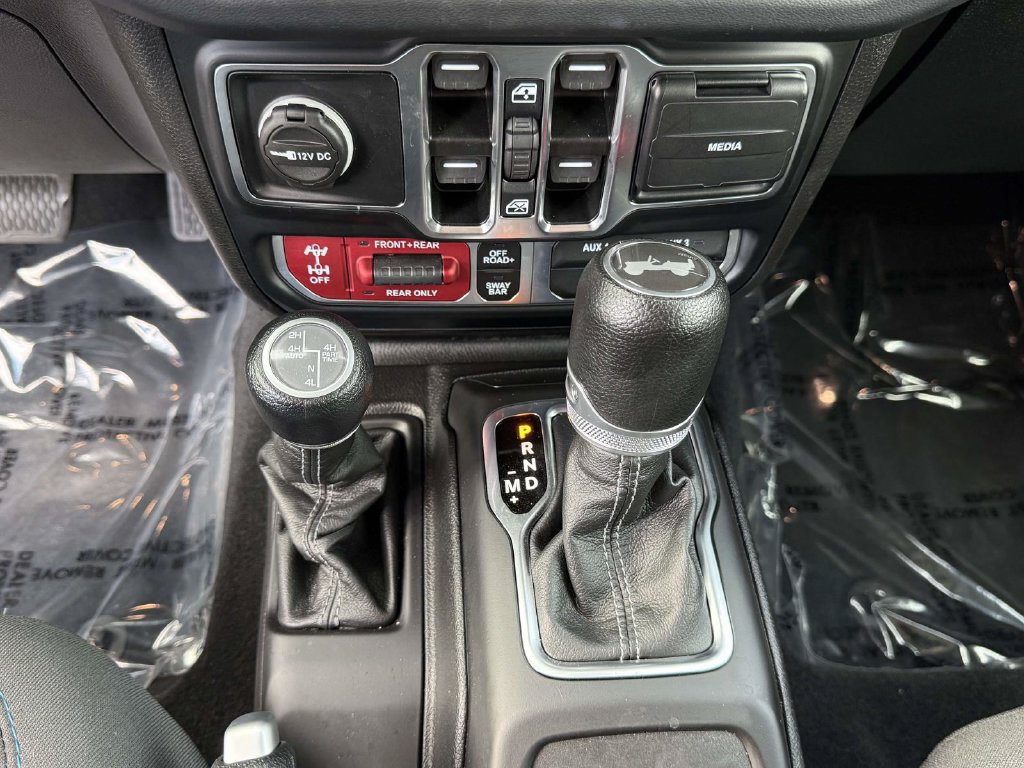Used 2024 Jeep Wrangler Unlimited Rubicon 4xe w/ Convenience Group AWD/4WD image 21