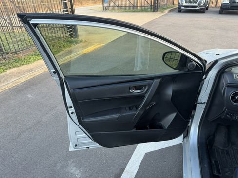 Used 2018 Toyota Corolla SE image 21