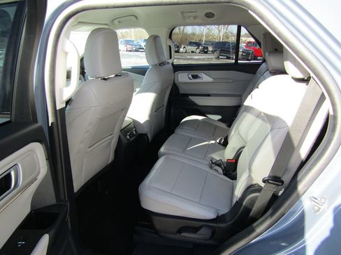 Used 2025 Ford Explorer Active w/ Active Comfort Package AWD/4WD image 16