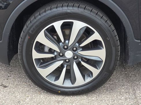 Certified 2021 Buick Encore Preferred AWD/4WD image 32