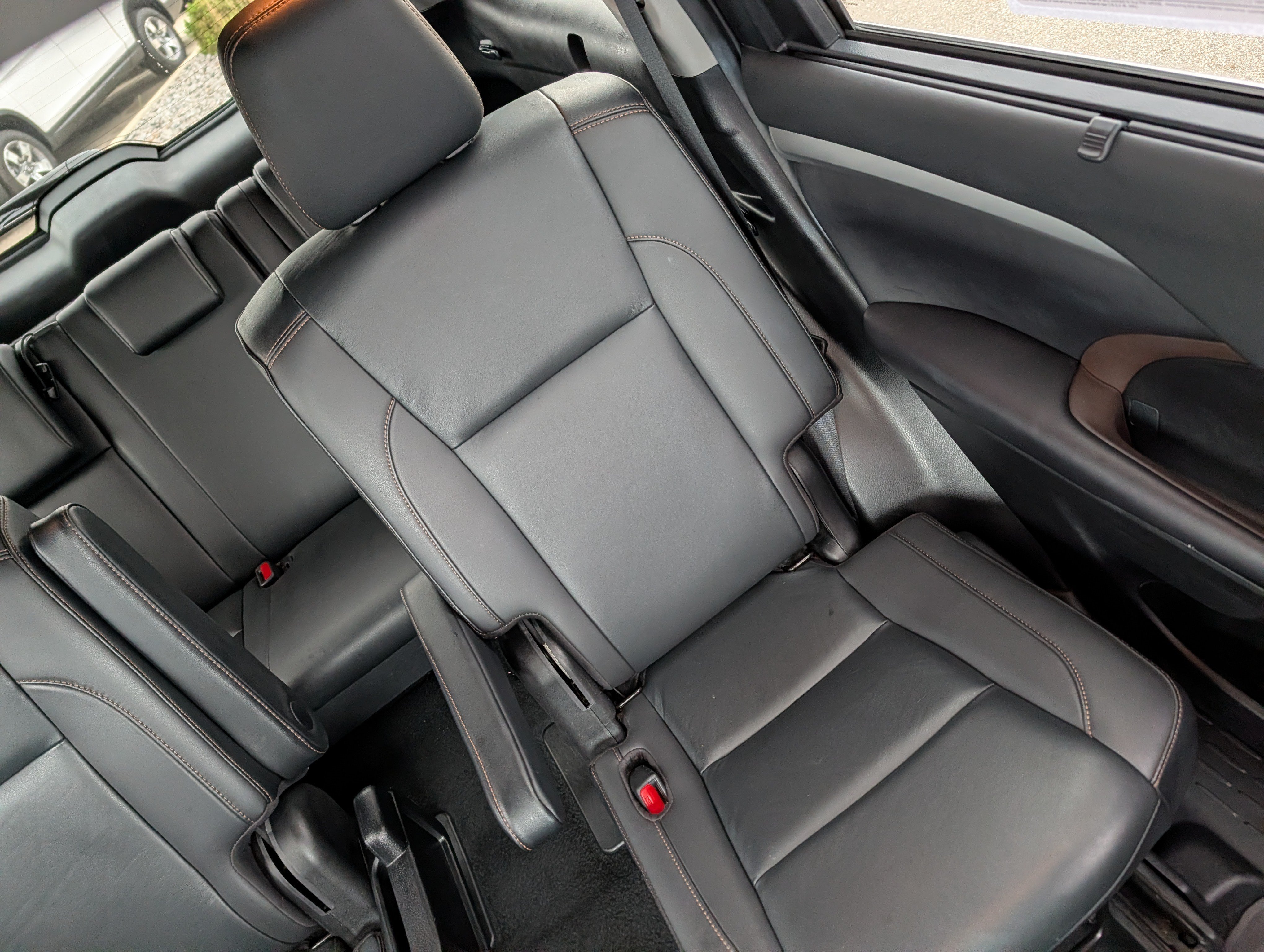 Used 2019 Toyota Highlander XLE AWD/4WD image 14