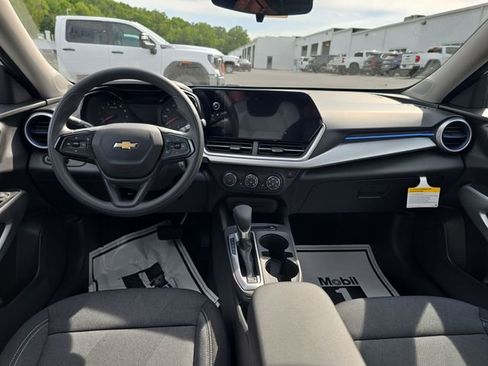 New 2026 Chevrolet Trax LS w/ LS Convenience Package FWD image 11