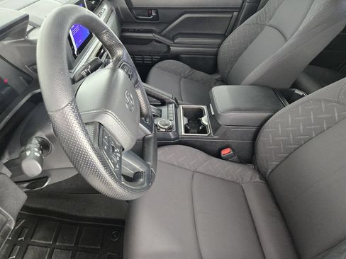 Used 2025 Toyota Tacoma SR5 AWD/4WD image 15