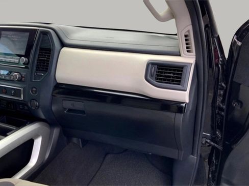 Used 2024 Nissan Titan SV w/ SV Convenience Package image 7