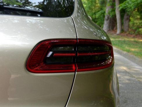 Used 2016 Porsche Macan S image 11