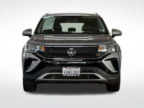 Certified 2022 Volkswagen Taos SE image 11