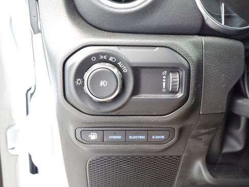 Used 2023 Jeep Wrangler Unlimited Sahara w/ Cold Weather Group AWD/4WD image 28