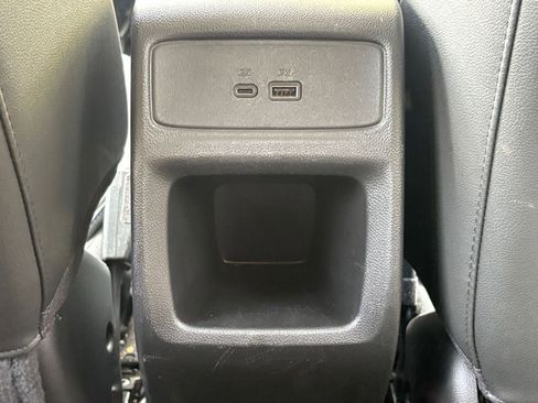 Used 2025 Chevrolet Trax LT FWD image 23