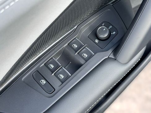 New 2026 Volkswagen Tiguan SE R-Line image 11