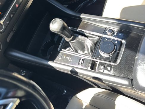 Used 2019 MAZDA MAZDA3 Hatchback w/ Preferred Package FWD image 26