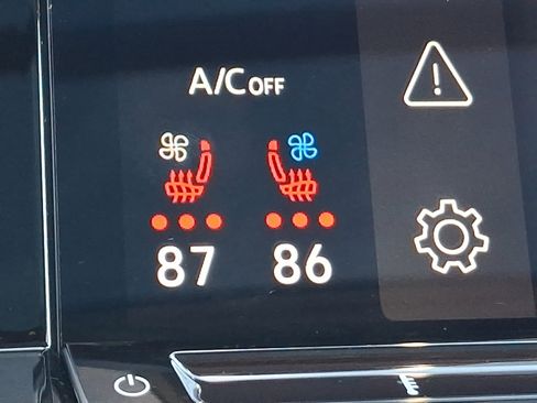 Used 2025 Volkswagen Atlas SE image 23