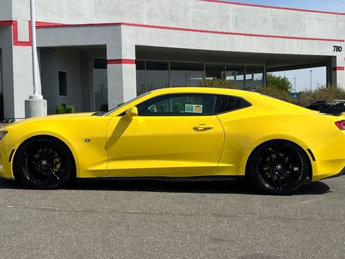 Used 2017 Chevrolet Camaro LT RWD image 9