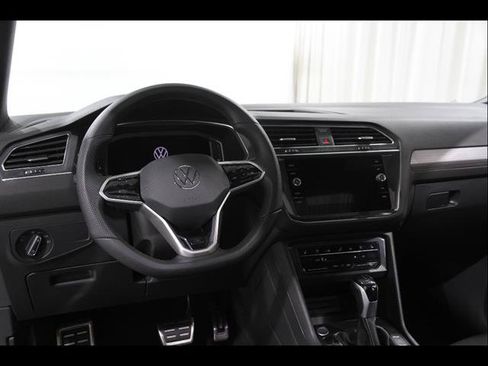 Used 2022 Volkswagen Tiguan SEL R-Line AWD/4WD image 6