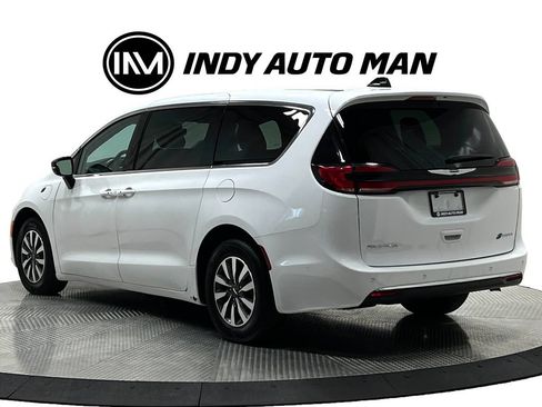 Used 2024 Chrysler Pacifica Limited FWD image 6