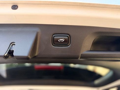 Used 2022 Hyundai Palisade SEL w/ 8P Bench Seat Package AWD/4WD image 9