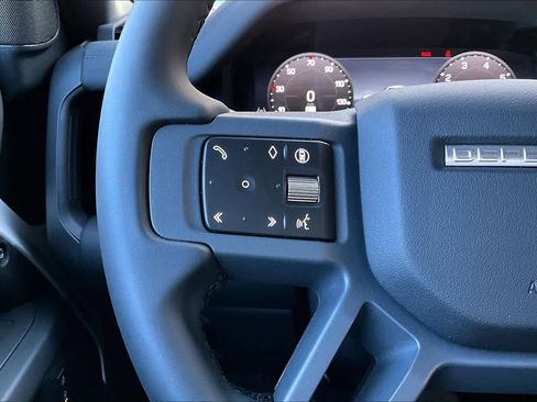 Used 2025 Land Rover Defender 90 S image 24