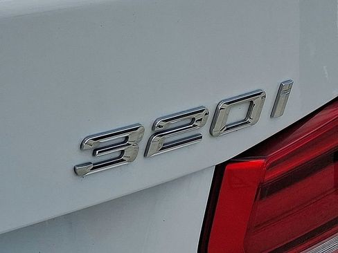 Used 2018 BMW 320i xDrive Sedan w/ Convenience Package image 29