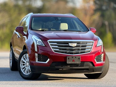 Used 2017 Cadillac XT5 Base image 3