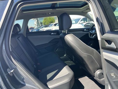 Used 2023 Volkswagen Taos SE w/ Panoramic Sunroof Package AWD/4WD image 32