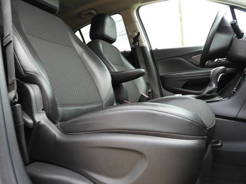 Used 2021 Buick Encore Preferred AWD/4WD image 34
