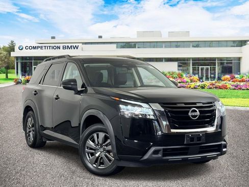 Used 2022 Nissan Pathfinder SV AWD/4WD image 1