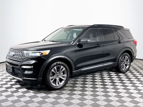 Used 2021 Ford Explorer XLT w/ Equipment Group 202A RWD image 4