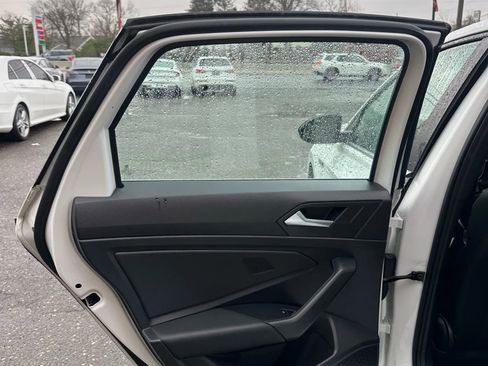 Used 2021 Volkswagen Jetta R-Line image 10