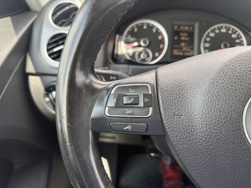 Used 2011 Volkswagen Tiguan 2WD image 19