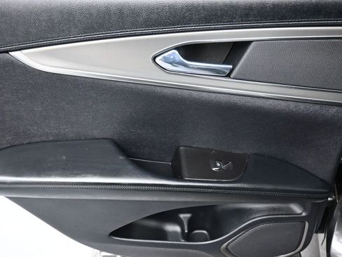 Used 2019 Lincoln Nautilus Select image 32