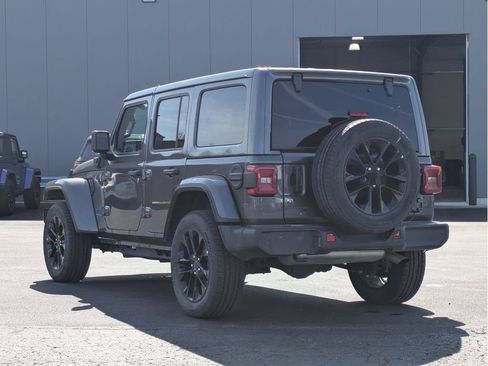 Used 2025 Jeep Wrangler Unlimited Sahara w/ Safety Group AWD/4WD image 5