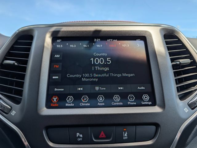 Used 2021 Jeep Cherokee Trailhawk w/ Comfort/Convenience Group AWD/4WD image 26