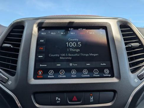 Used 2021 Jeep Cherokee Trailhawk w/ Comfort/Convenience Group AWD/4WD image 26