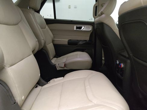 Used 2020 Ford Explorer Platinum w/ Premium Technology Package AWD/4WD image 19