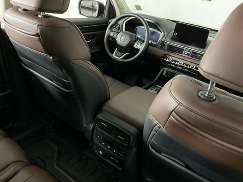 Used 2025 Honda Pilot Elite image 34
