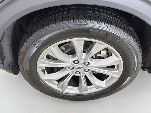 Used 2024 Ford Explorer XLT w/ Equipment Group 202A AWD/4WD image 18