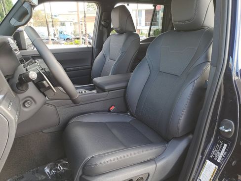 Used 2026 Lexus GX 550 w/ Accessory Package (31) AWD/4WD image 17