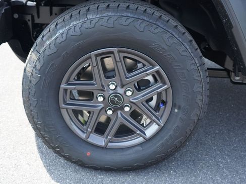 New 2025 Jeep Gladiator Sport image 24